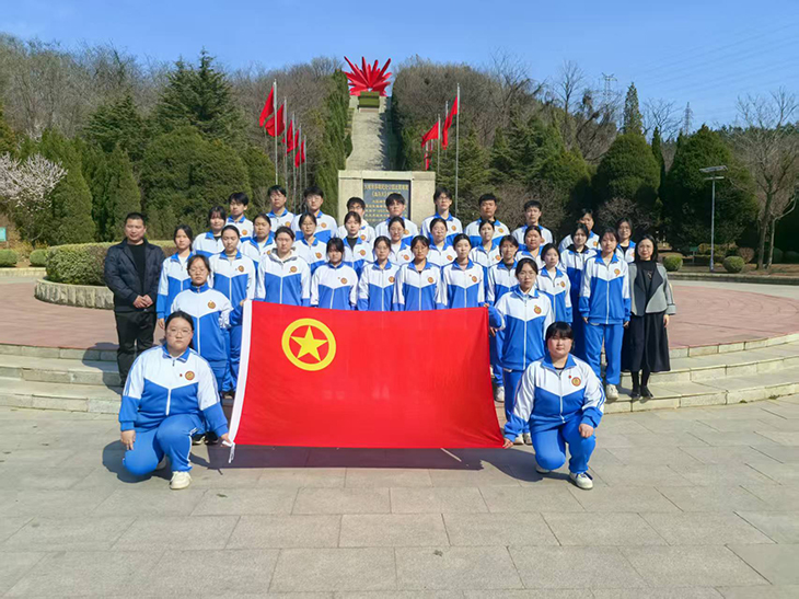 3.31清明烈士扫墓 (2).jpg