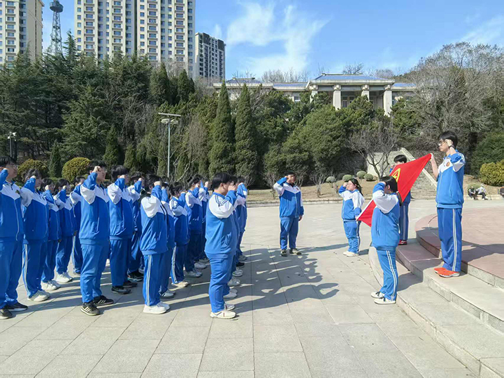 3.31清明烈士扫墓 (3).jpg